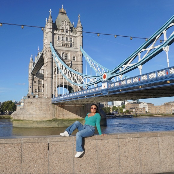 Meet your Posher, Stephanie - Picture 5 of 7